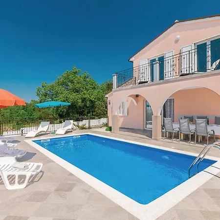 Holiday home Dijana *