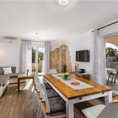 Dijana Holiday home Viskovici