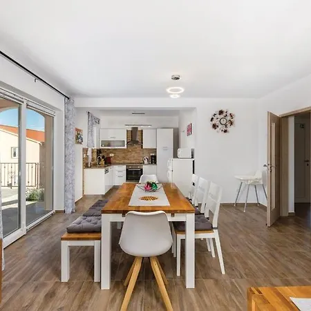 Holiday home Dijana