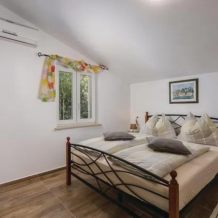 Dijana Holiday home *